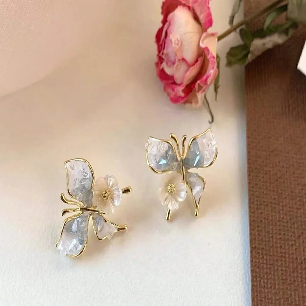 Women's One Pair Of Fresh And Stylish Gradient Butterfly Crystal And Pure White